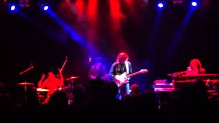 King of the world - Can't Go Home