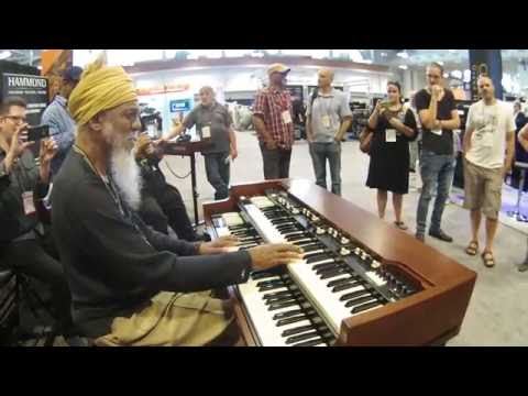 Summer NAMM 2016 - Dr.  Lonnie Smith plays the Hammond XK-5 Organ
