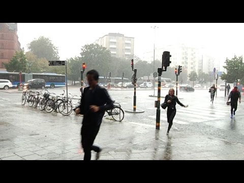 Regnoväder svämmade över Stockholms tunnelbana