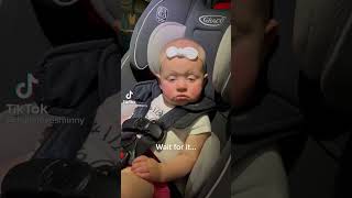 落ちそうな瞼から現れる綺麗な瞳[かわいいTikTok]