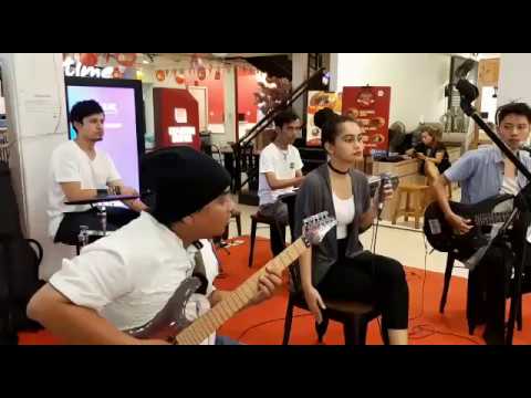 L O V E Cover By Showroom Band