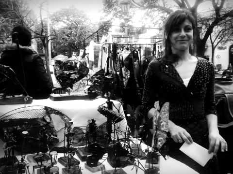 Recorriendo la Plaza Dorrego