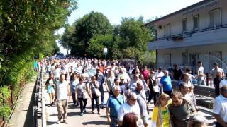 un-fiume-umano-per-la-valle