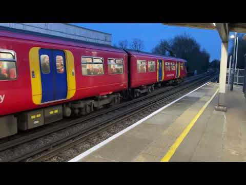 SWR Class 455 (8 coaches) departs Worcester Park