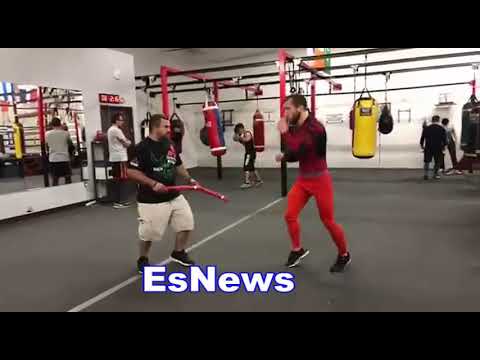 coach marco contreras working with alex besputin EsNews Boxing
