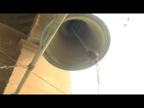 FAMILJA LI JDOQQU L-QNIEPEN TAL-KNEJJES