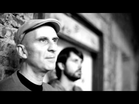 Ryan Davis and Riley Reinhold - miniportrait  (in german language)