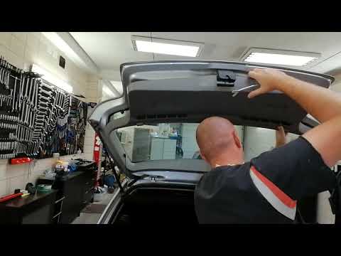 VW Golf 4 Rear Door Tailgate Lock Removal