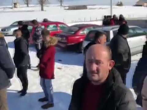 Nastavnik Mehović vraćen na posao, roditelji protestuju