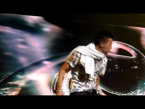 [FANCAM] GD & TOP & Seungri encore - GD focused! @ Singapore F1 performance 230911