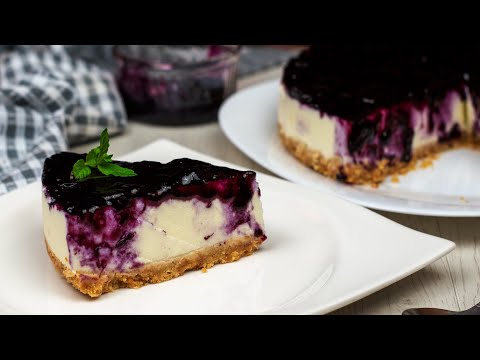 Cheesecake with homemade blueberry jam