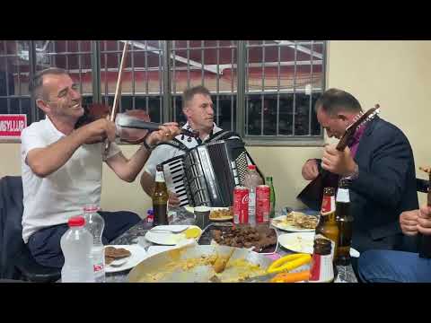 Grupi folklorik rrafshi dukagjinit keng per daut haradinaj
