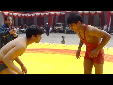 Equal wresteler on mat