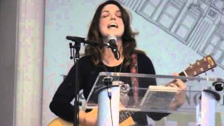 Bree Sharp live serenating David Duchovny