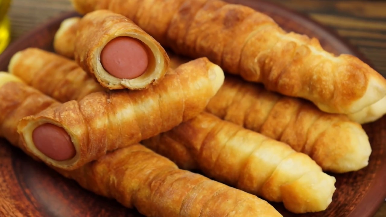 Смотреть сосиски в тесте на сковороде сейчас сосиски в тесте на сковороде