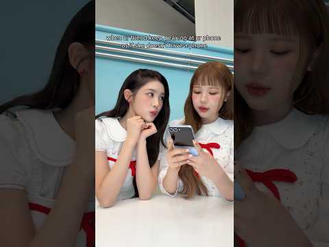 when ur friend keep peaking at ur phone as if she doesn’t have a phone #Hearts2Hearts #RUDE!