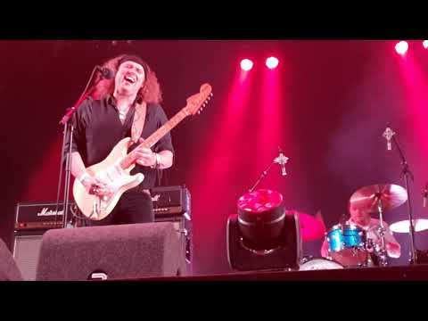 Julian Sas plays Jimi Hendrix