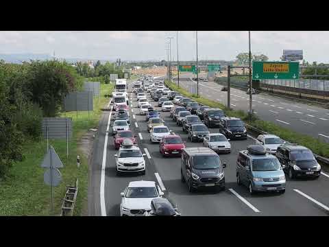 Gužva na naplatnim kućicama Lučko u smjeru mora