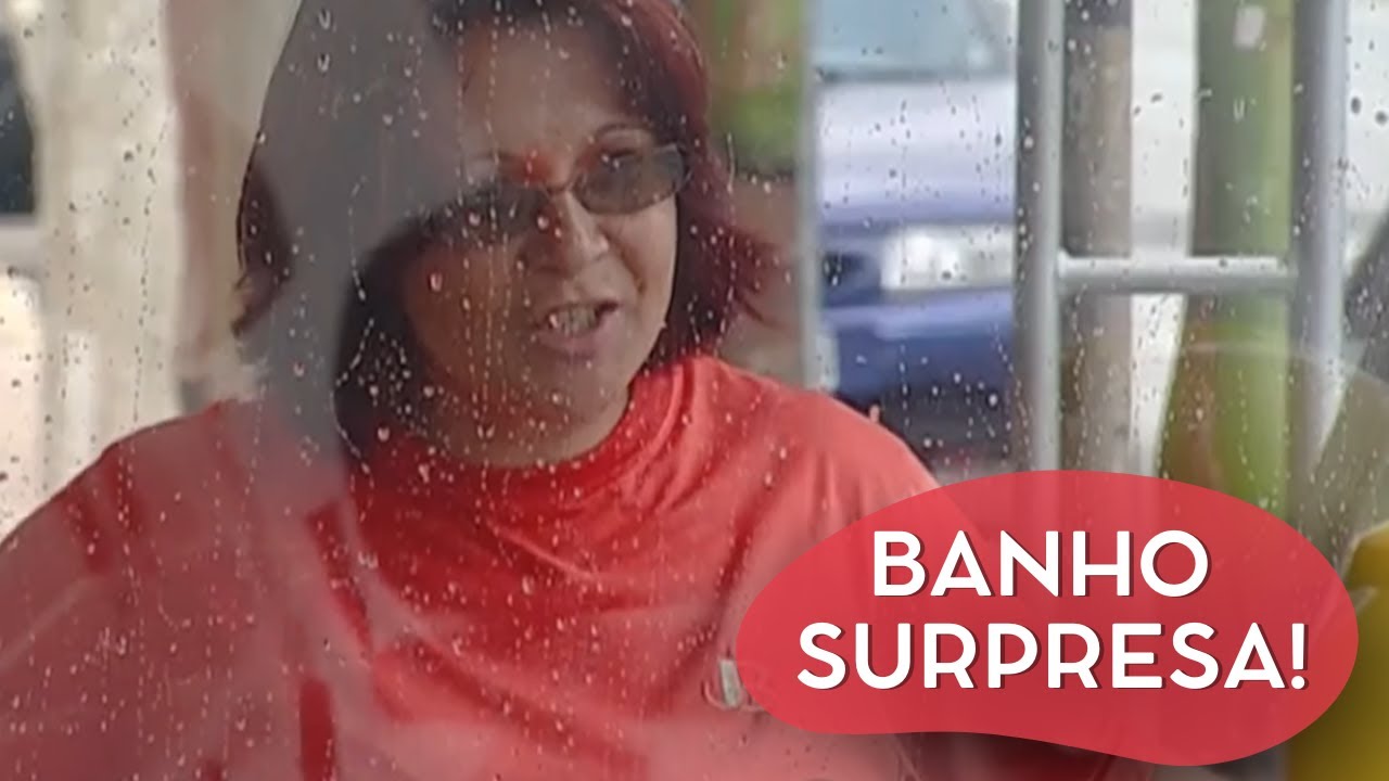 ÀS VEZES A GENTE GANHA UM BANHO DE GRAÇA NA RUA | CÂMERAS ESCONDIDAS