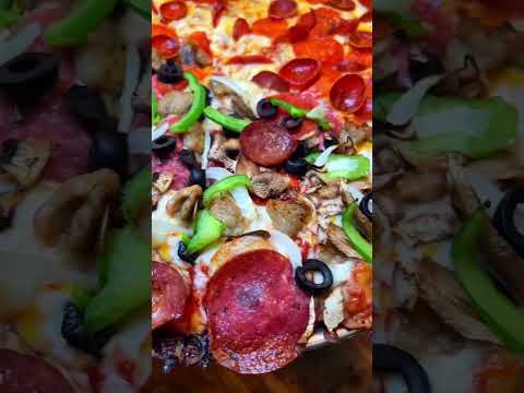 Round Table Pizza in #SanAntonioTexas #pizza #sanantoniofood #roundtablepizza #texaseats #texaspizza