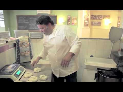 Italian pizza: "Cacio e pepe", cacio cheese and black pepper