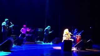 Karina Buhr tocando Secos e Molhados - Assim Assado - 26.9.2013