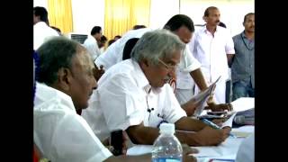 preview picture of video 'Janasamparka Paripadi 2013 Idukki - Oommen Chandy receiving new petitions'