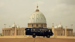 preview picture of video 'West Africa Adventure Travel: Wild Chimps, Adobe Mosques, And Basilicas'