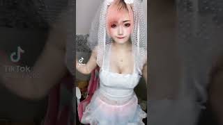 ドレス姿の美女