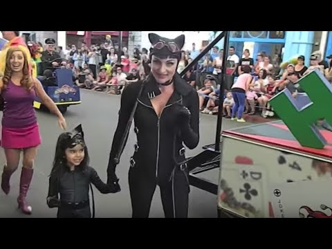 The little Catwoman at Movie World ft. Dani