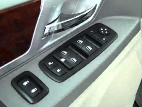 2010 Chrysler Town & Country TOURING-QUADS-THIRD-TV/DVD-FWD-