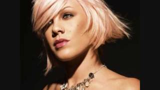 Pink feat Travis McCoy - This is how it goes down