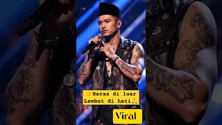 Download lagu 'Keras di Luar, Lembut di Hati: Preman Bersholawat di Panggung Dunia!'.#agt  #shorts #sholawat mp3