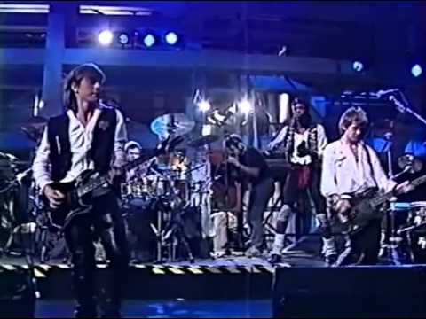 Videoclip de Juste une illusion (Live Version) — Les Enfoirés