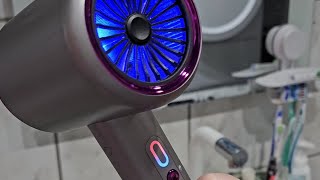 Ich teste heute einen Ionen Haartrockner oder auch Föhn genannt. Heute als Hauptperson meine Frau.