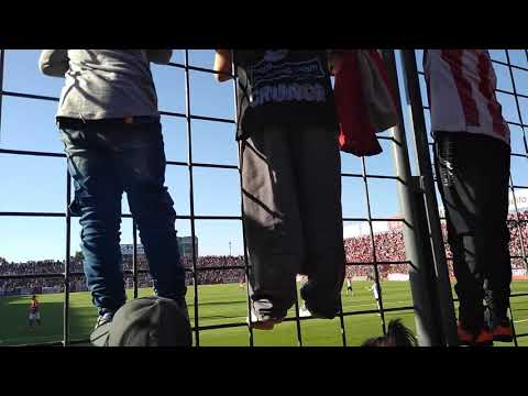 "Ciudadela... Tu camiseta me va a enloquecer" Barra: La Banda del Camion • Club: San Martín de Tucumán