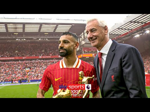 Mo Salah receives the Golden Boot and Playmaker awards 🏆