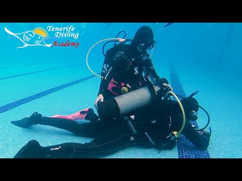 PADI Divemaster / PADI Instructor Skills - Re-secure loose cylinder band