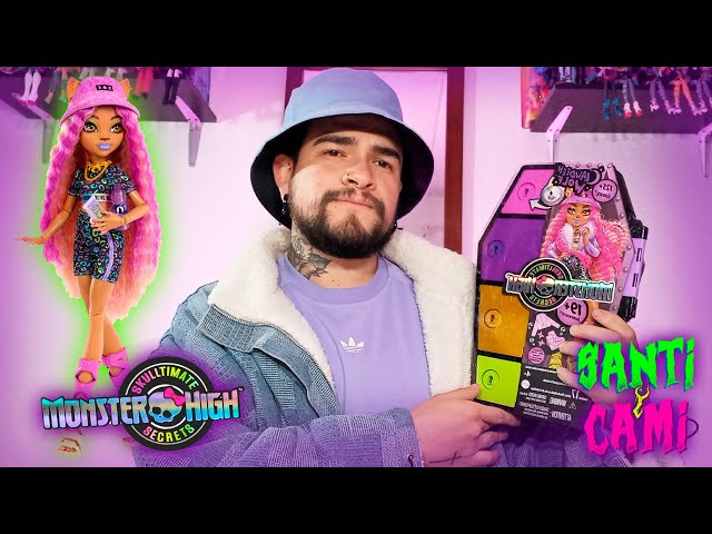 Vídeo relacionado con Monster High Skulltimate Secrets Hauntlywood Mysteries Clawdeen Wolf Conjunto de muñeca y accesorios, con armario y más de 19 sorpresas con mucho glamour, incluida ropa de muñeca, JBG80