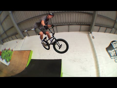 ALEX HIAM & LEWIS MILLS - skatepark video
