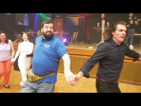 Momci rasturili KOLO uz pjesmu ušo mi je djavo u dimije - Semir & Sanel sijelo u Švicarskoj