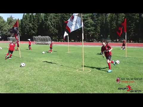 Guida e scambio della palla - AC Milan Junior Camp - Lido di Jesolo
