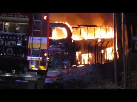 Zábery priamo z miesta: Takto horel autobus v Kremnických Baniach