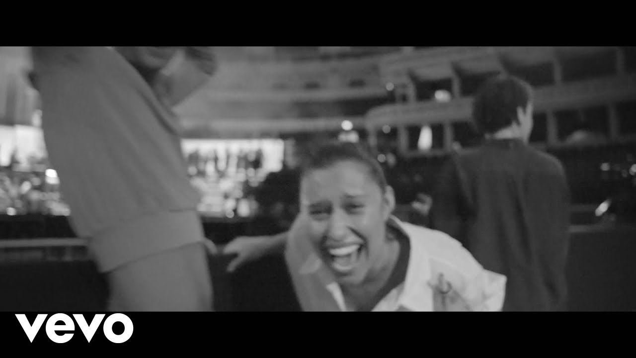 RAYE - Worth It. (Live at The Royal Albert Hall)