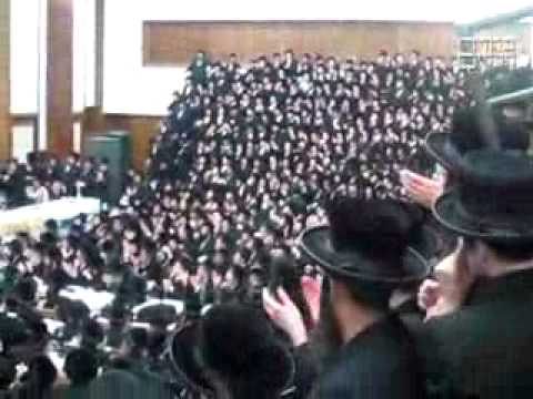 Rachmistrivka Rebbe Shlita at Tenoyim of Daughter