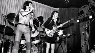 AC/DC- Rock n Roll Singer (Live Barbella&#39;s Club, Birmingham England, July 31st 1976)