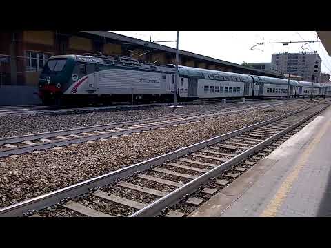 E464 269 Trenord+5 2 piani Trenord e XMPR - Milano Greco 28/08/2015
