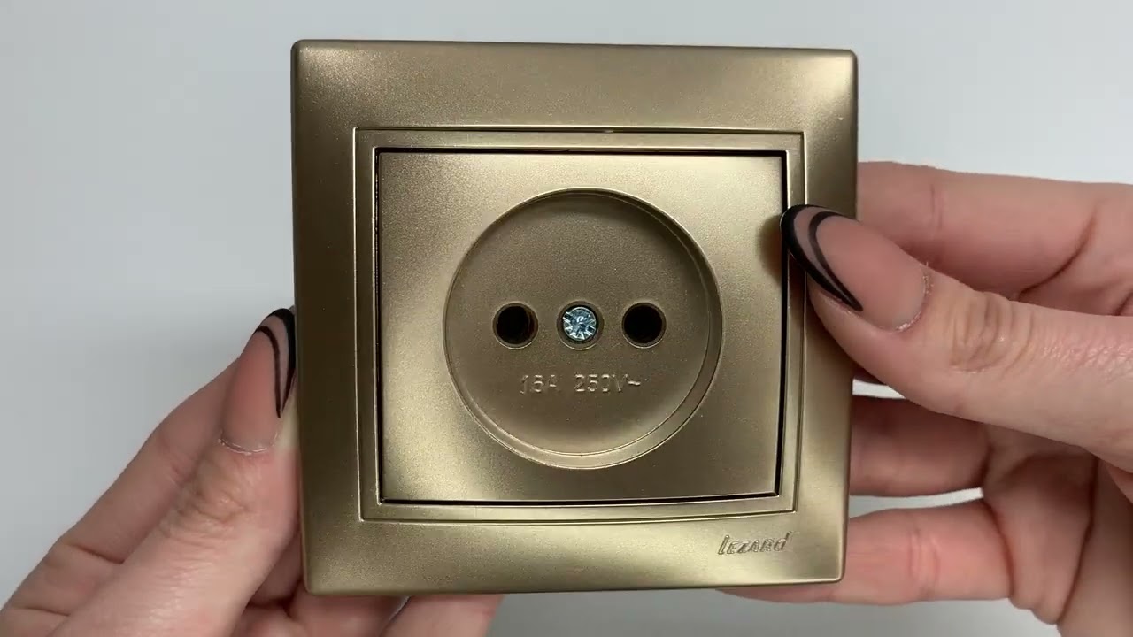 Розетка одинарная без заземления MIRA светло-коричневый перламутр со вставкой 701-3131-121В