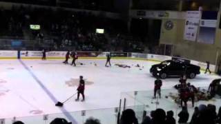 preview picture of video '4th Annual Wenatchee Wild Teddy Bear Toss! 12/3/11'