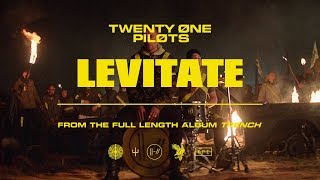 Kadr z teledysku Levitate tekst piosenki twenty one pilots